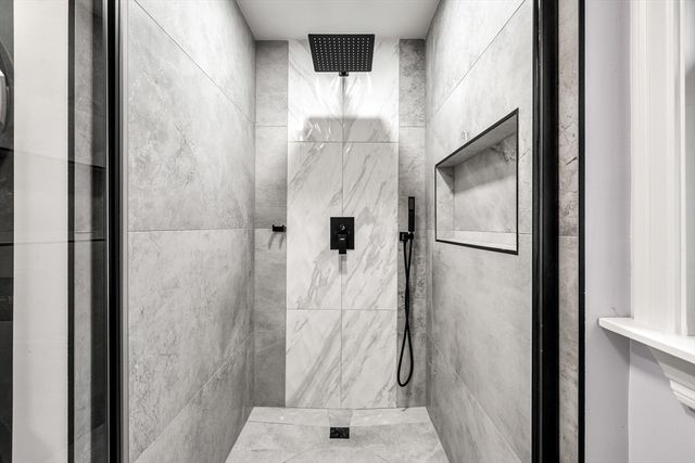 588 Andover St, Lowell, MA 01852