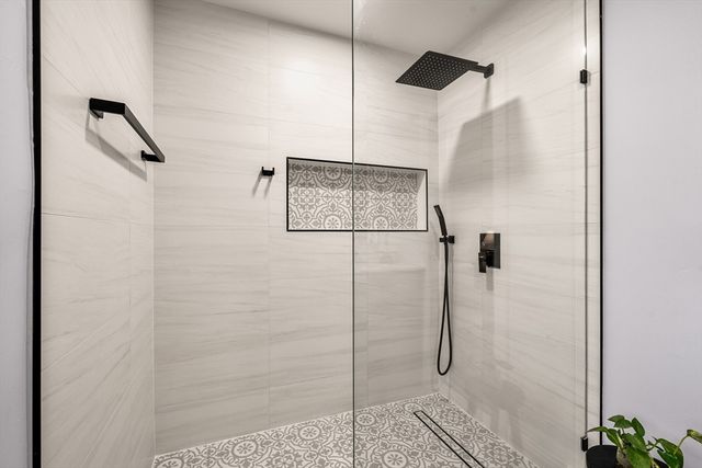 588 Andover St, Lowell, MA 01852