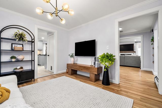 588 Andover St, Lowell, MA 01852