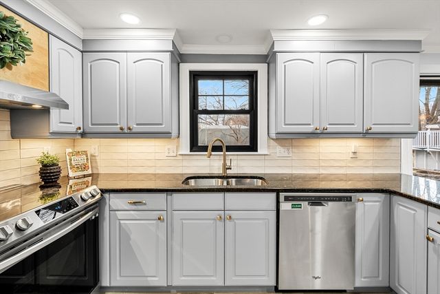 588 Andover St, Lowell, MA 01852