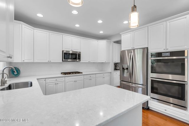27 Bristol Road, Manalapan, NJ 07726