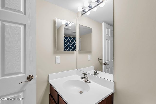 27 Bristol Road, Manalapan, NJ 07726