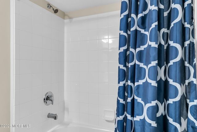 27 Bristol Road, Manalapan, NJ 07726