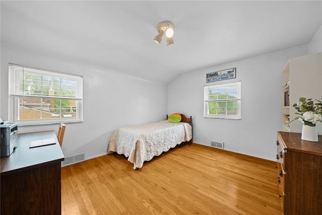 1309 Firwood Dr, Mt Lebanon, PA 15243