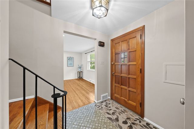 1309 Firwood Dr, Mt Lebanon, PA 15243