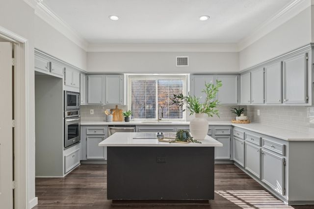 700 Pistachio Circle, Irving, TX 75063