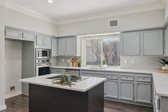 700 Pistachio Circle, Irving, TX 75063