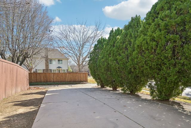 700 Pistachio Circle, Irving, TX 75063