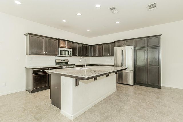 3415 Amanecer Avenue, Clovis, CA 93619