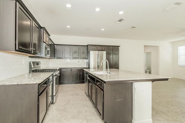 3415 Amanecer Avenue, Clovis, CA 93619