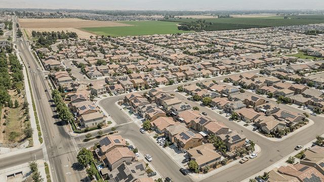 3415 Amanecer Avenue, Clovis, CA 93619