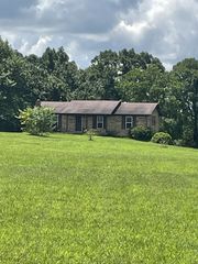 1316 Abiff Rd, Bon Aqua, TN 37025