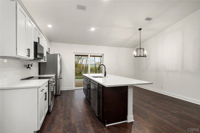 9666 Mallory Road, New Hartford, NY 13413