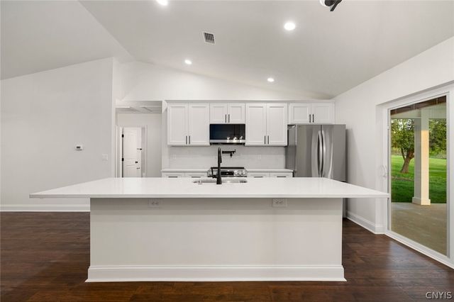 9666 Mallory Road, New Hartford, NY 13413