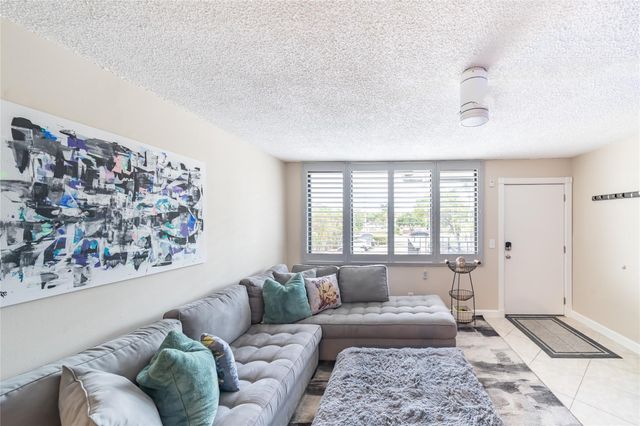 1901 N Andrews Avenue 206, Wilton Manors, FL 33311