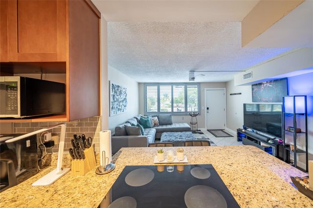 1901 N Andrews Avenue 206, Wilton Manors, FL 33311