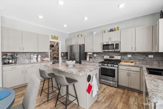 471 S Stone Brook Drive, Romeoville, IL 60446