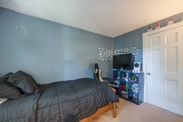 19 Hillside Dr, Plymouth, MA 02360