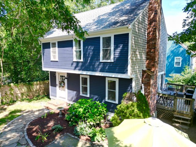 19 Hillside Dr, Plymouth, MA 02360