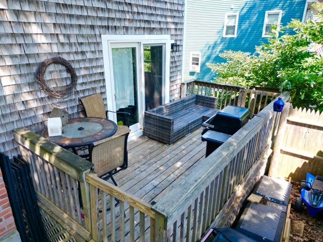 19 Hillside Dr, Plymouth, MA 02360