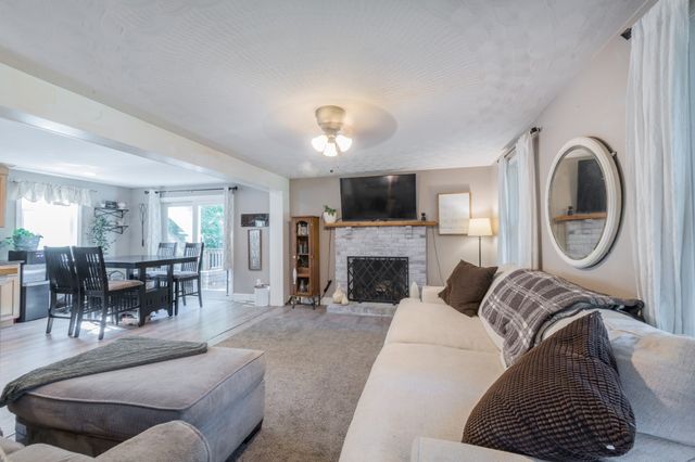 19 Hillside Dr, Plymouth, MA 02360