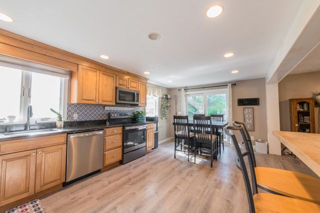 19 Hillside Dr, Plymouth, MA 02360