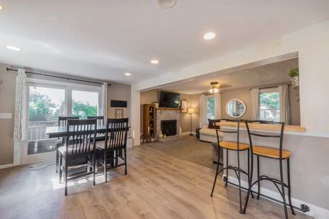 19 Hillside Dr, Plymouth, MA 02360