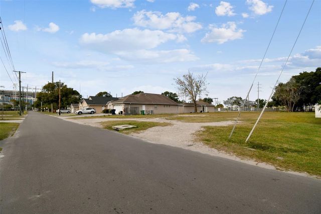 3337 W WOODLAWN AVENUE, Tampa, FL 33607