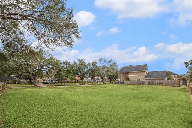 1312 Sugar Creek Boulevard, Sugar Land, TX 77478