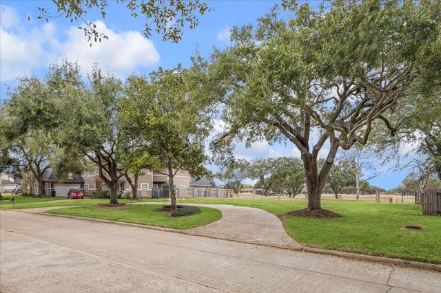 1312 Sugar Creek Boulevard, Sugar Land, TX 77478