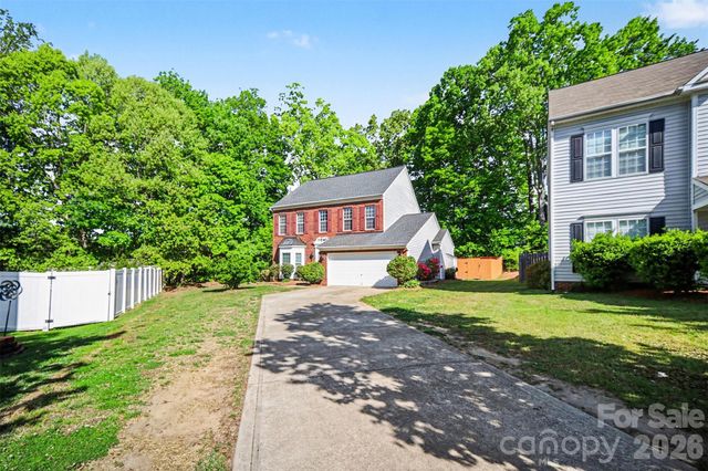 11647 Northwoods Forest Drive, Charlotte, NC 28214
