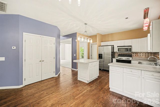 11647 Northwoods Forest Drive, Charlotte, NC 28214