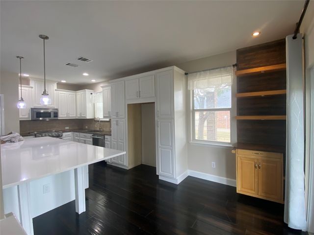 2920 Pinehurst, Grand Prairie, TX 75104