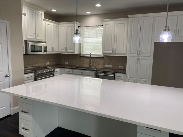 2920 Pinehurst, Grand Prairie, TX 75104