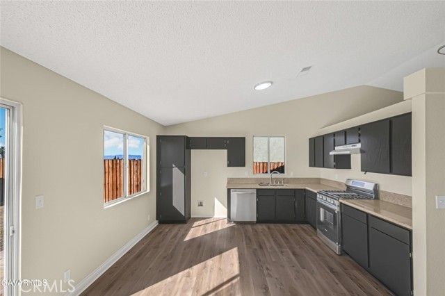 1048 Sequoia Lane, Rosamond, CA 93560