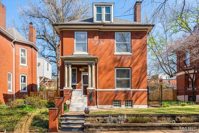 3425 Halliday Avenue, St Louis, MO 63118