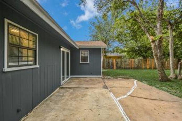 403 Edmond ST, Taylor, TX 76574