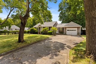 24 Magnolia Street, Warwick, RI 02889