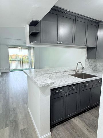 7900 NW 50th St 303, Lauderhill, FL 33351