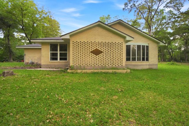 6161 Woodland Lakes Loop, Willis, TX 77378