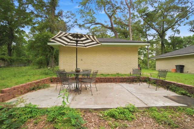 6161 Woodland Lakes Loop, Willis, TX 77378