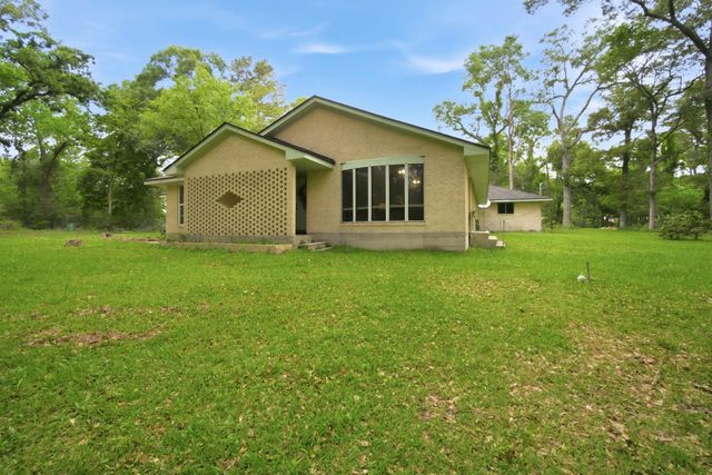 6161 Woodland Lakes Loop, Willis, TX 77378
