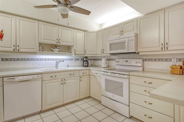 1532 PELICAN POINT DRIVE BA139, Sarasota, FL 34231