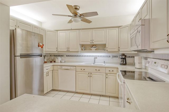 1532 PELICAN POINT DRIVE BA139, Sarasota, FL 34231