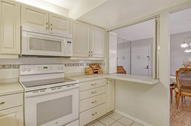 1532 PELICAN POINT DRIVE BA139, Sarasota, FL 34231