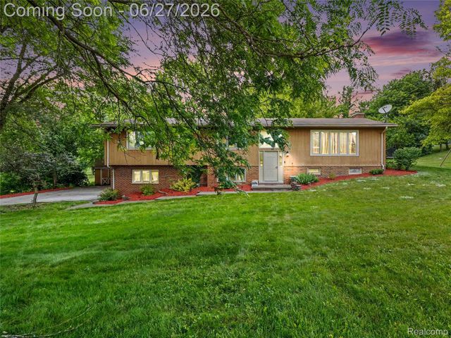 8614 Meadowland Court, York Charter Township, MI 48176