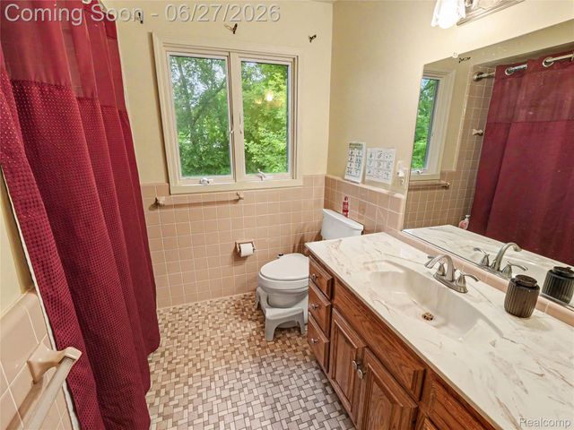 8614 Meadowland Court, York Charter Township, MI 48176