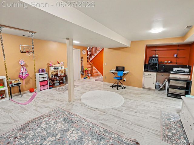 8614 Meadowland Court, York Charter Township, MI 48176
