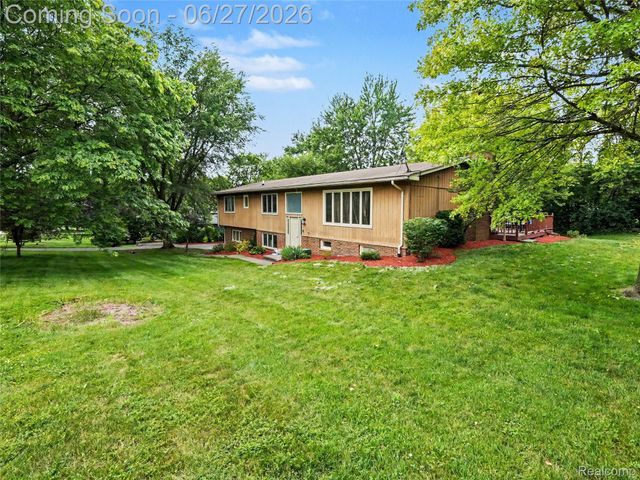 8614 Meadowland Court, York Charter Township, MI 48176