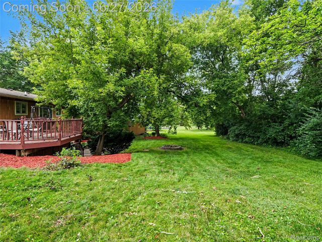 8614 Meadowland Court, York Charter Township, MI 48176